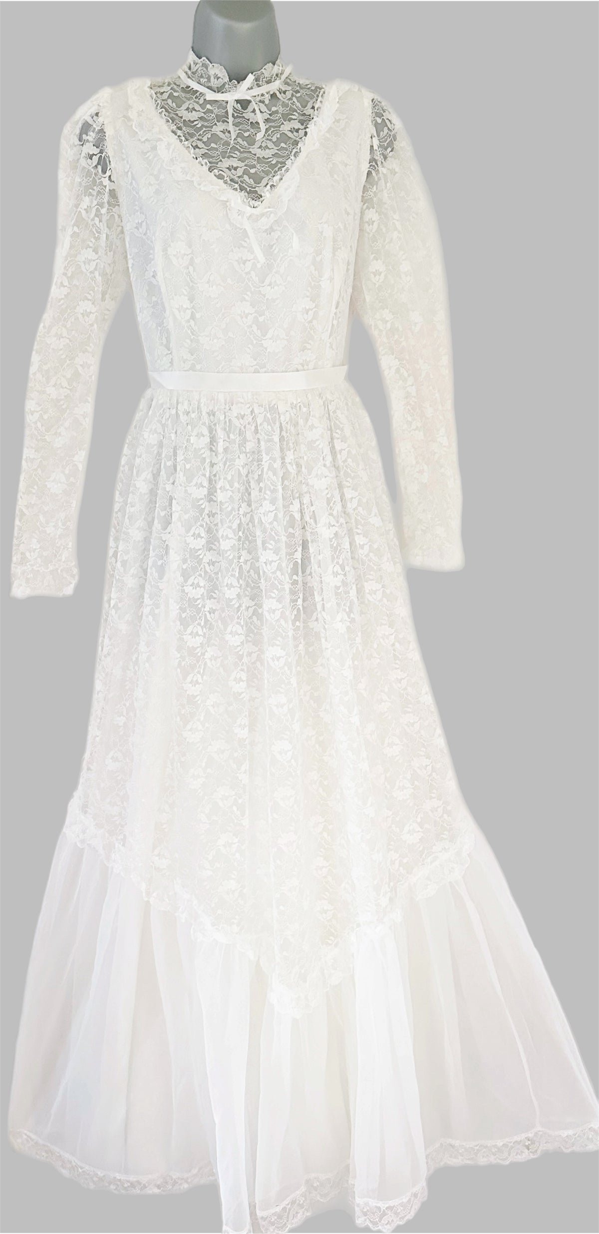 Vintage no label  approx 1980s white lace wedding long dress size 12