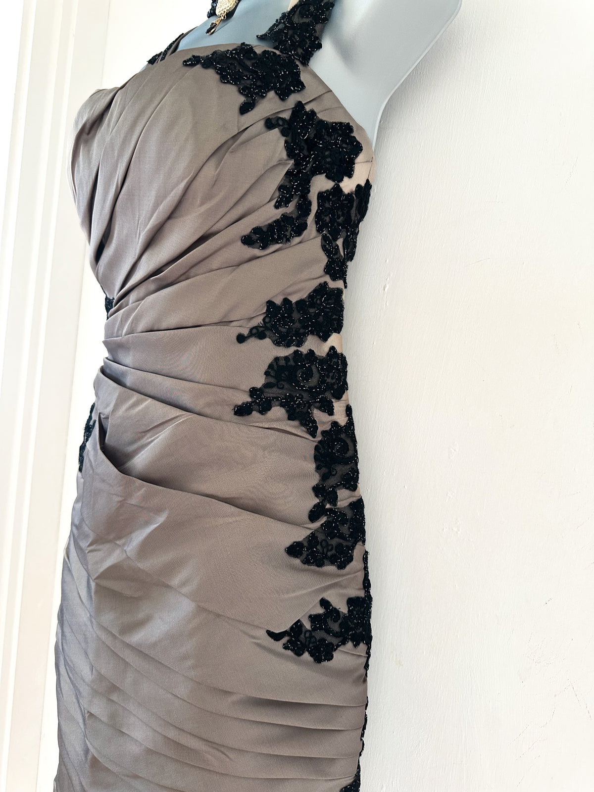 BNWT Irresistible cappuccino appliqué mother of the bride dress with sash  12