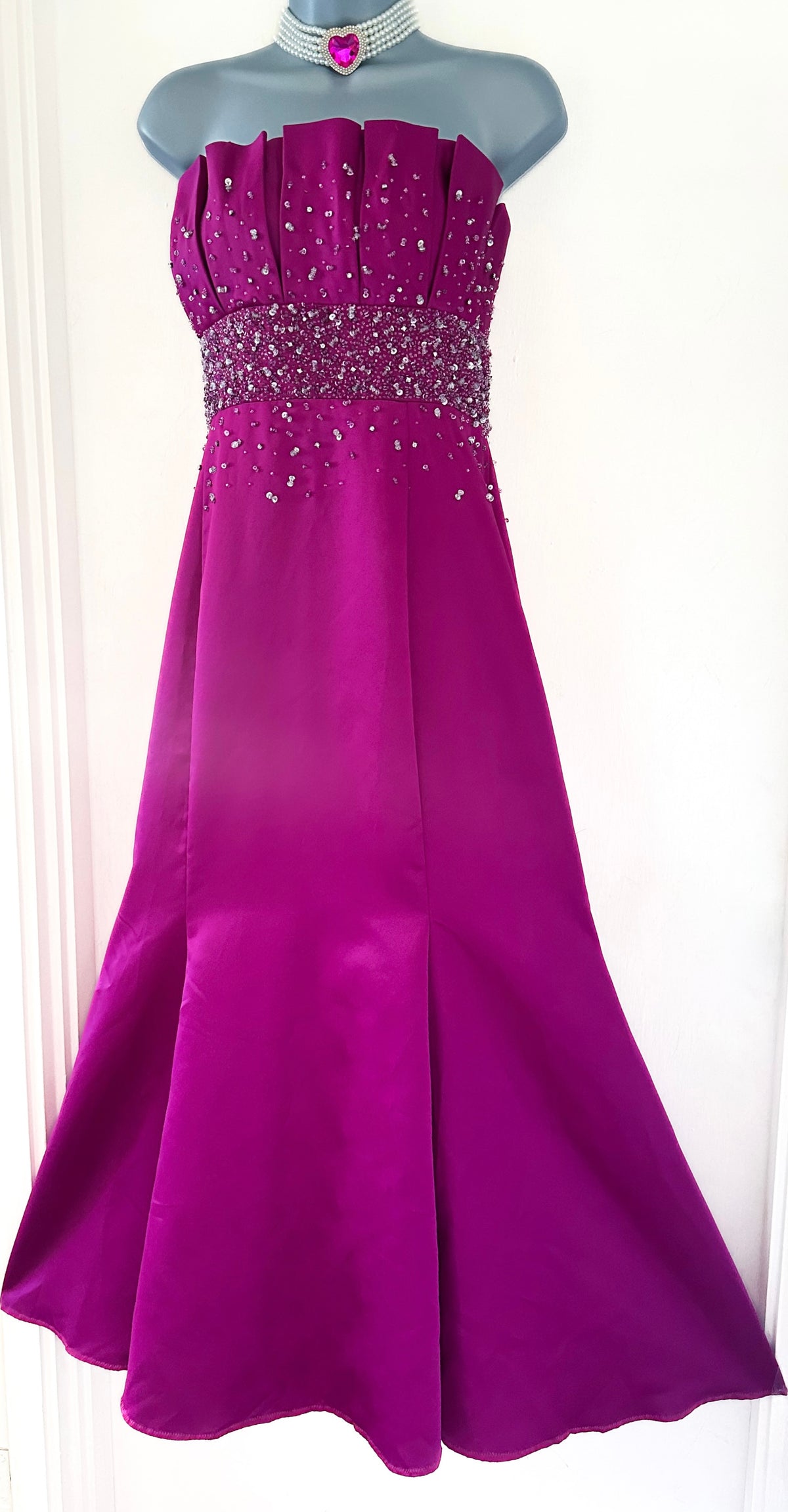 Betsy & Adam magenta embellished sleeveless prom/occasion/wedding long maxi dress size 16