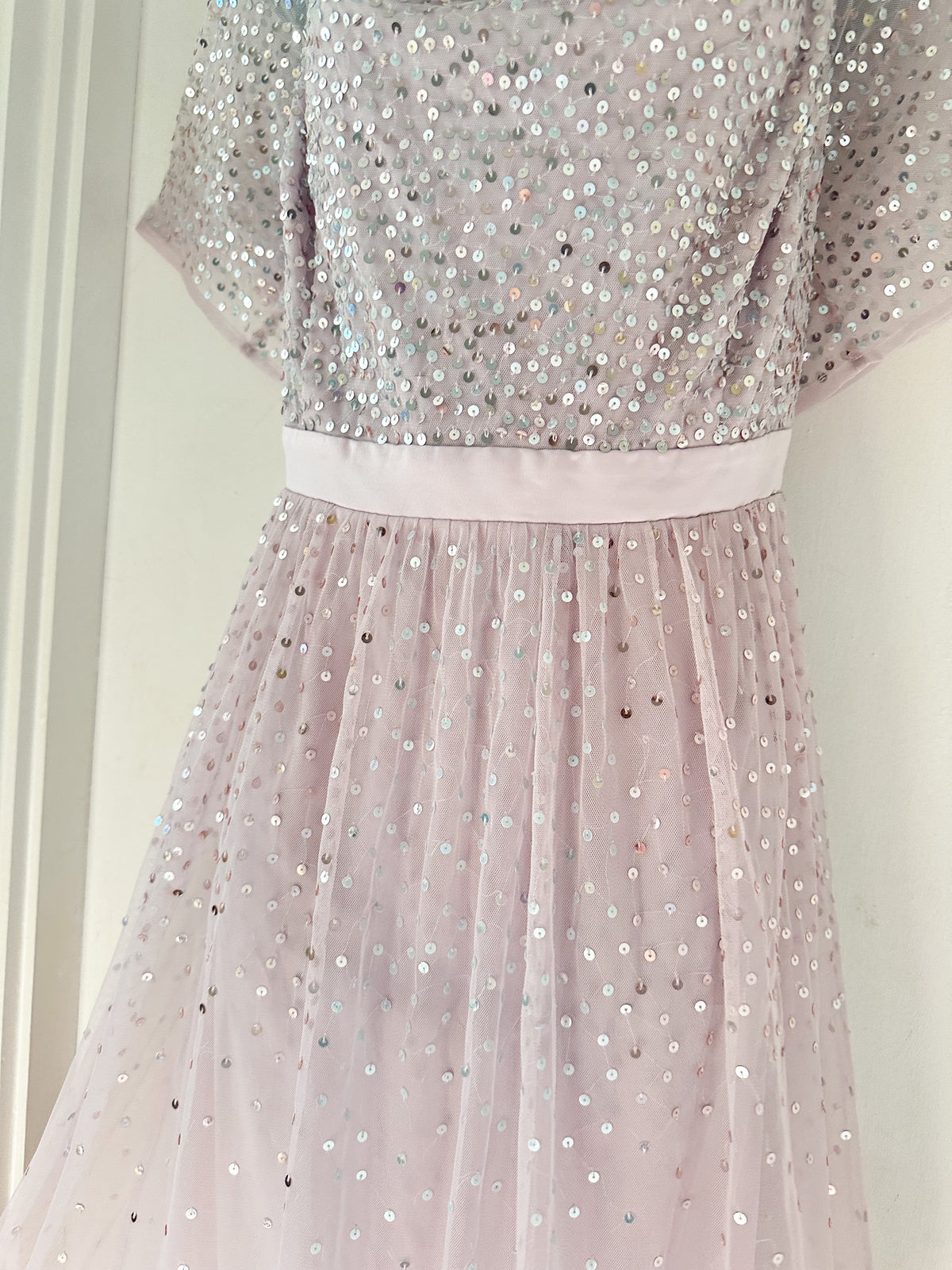 BNWT Maya Deluxe curve light pink/lilac sequin occasion midi dress size 20