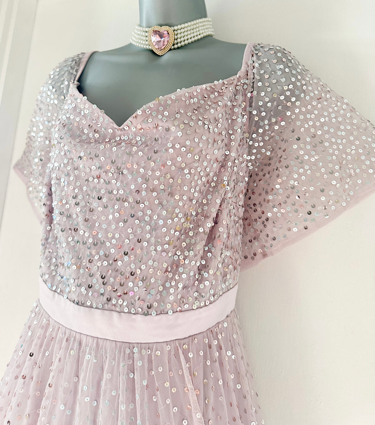 BNWT Maya Deluxe curve light pink/lilac sequin occasion midi dress size 20