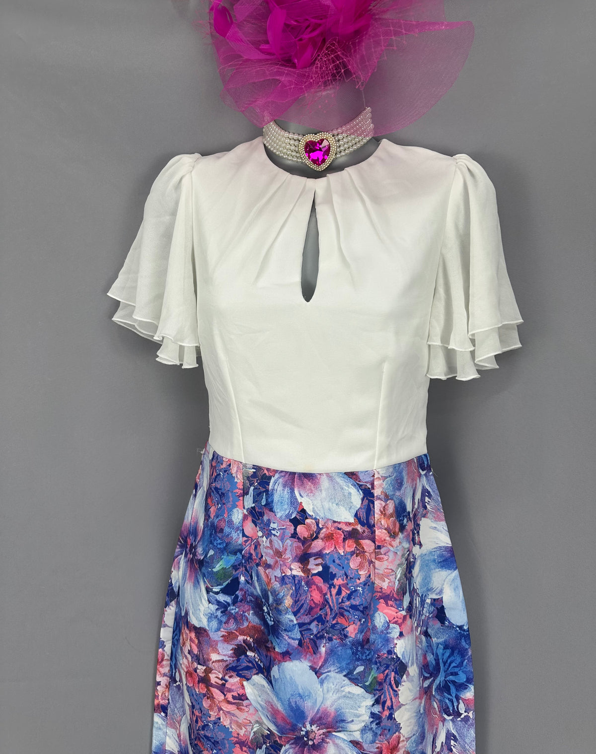 Stylish Paper dolls white multi floral print wedding knee length races  dress uk 8