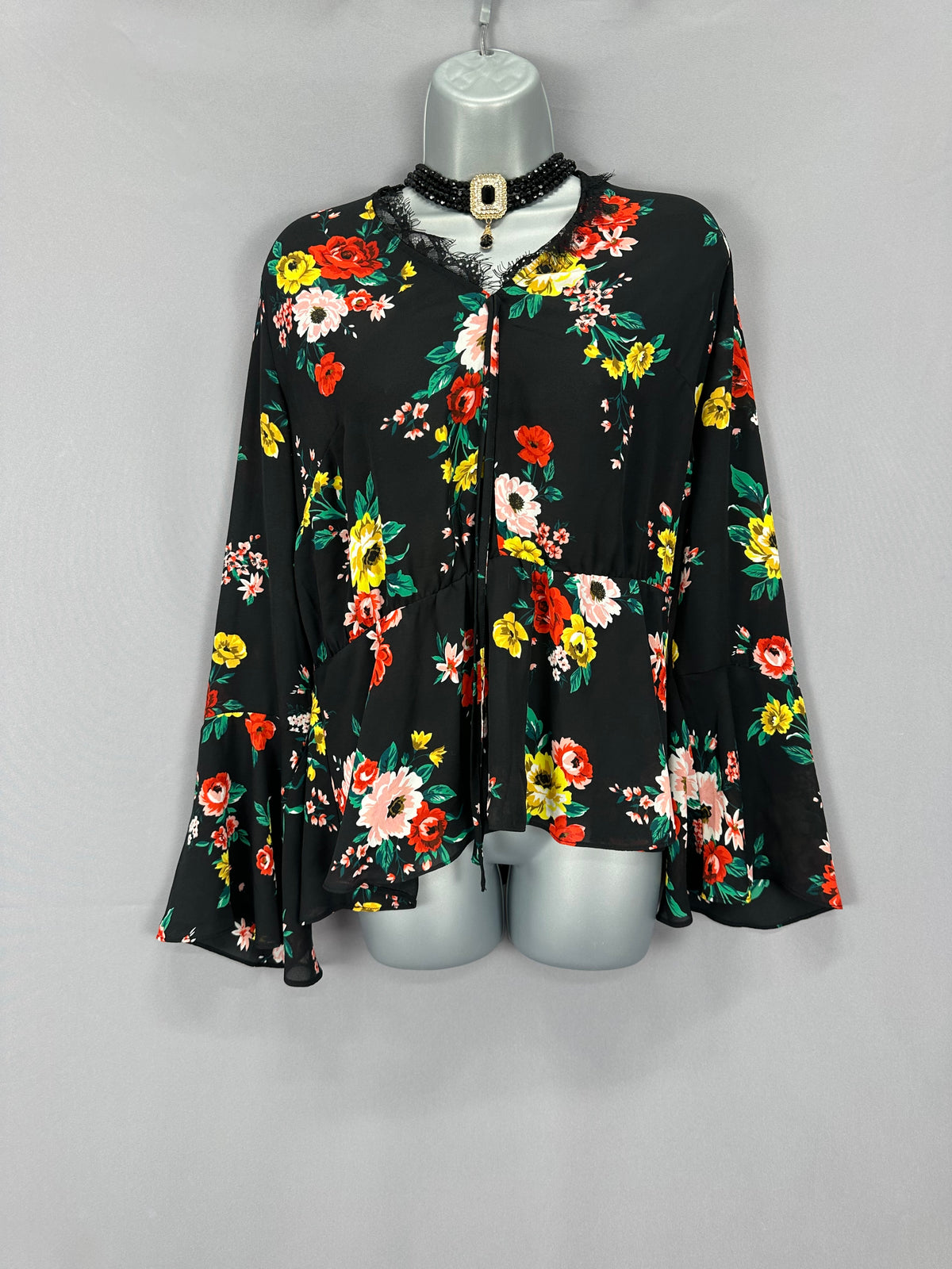 Stunning Very multi black printed floral v-neck flared sleeve boho  blouse top 18
