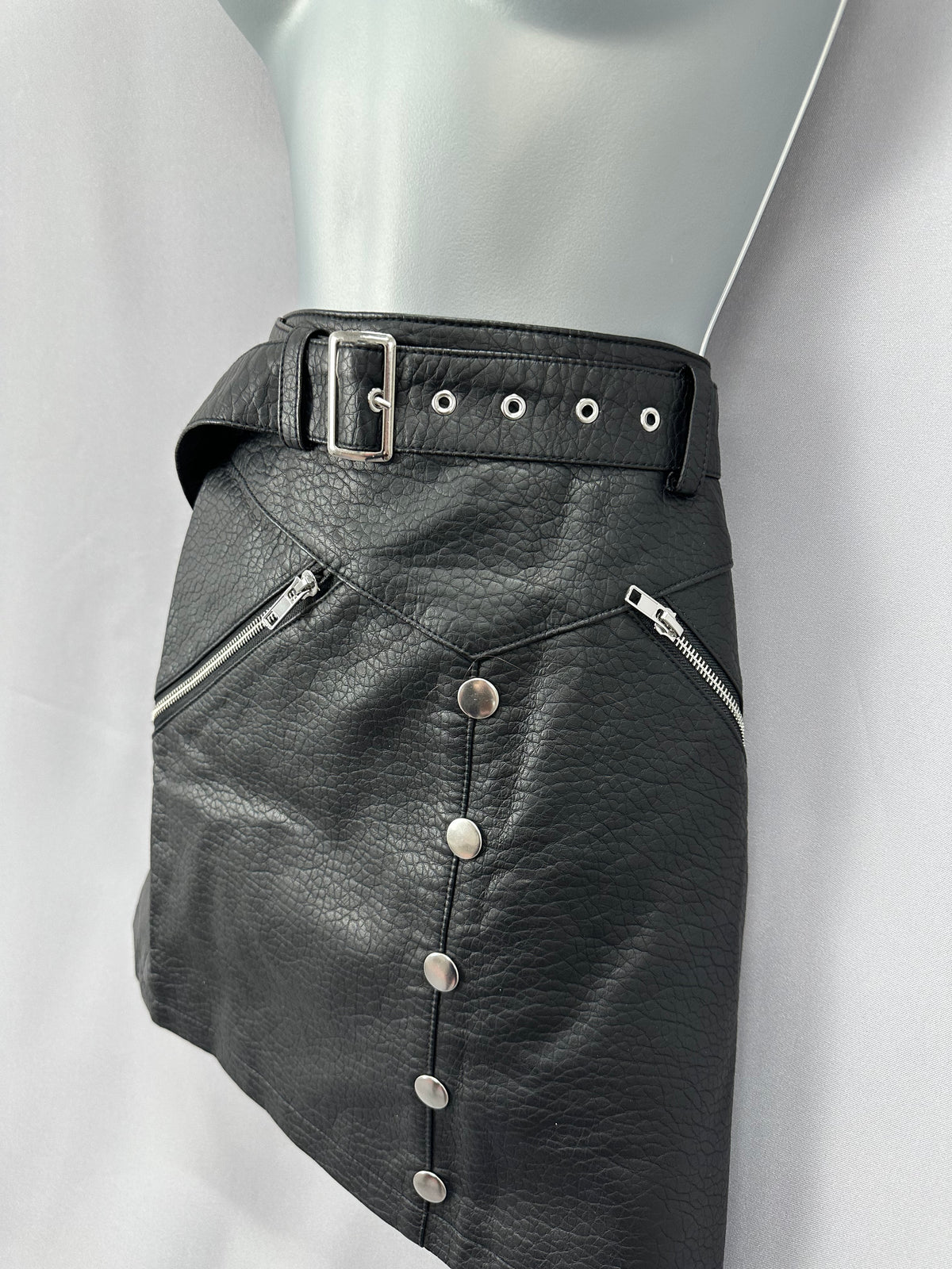 Edgy ASOS black pu leather zip detail belted autumn mini skirt uk 8