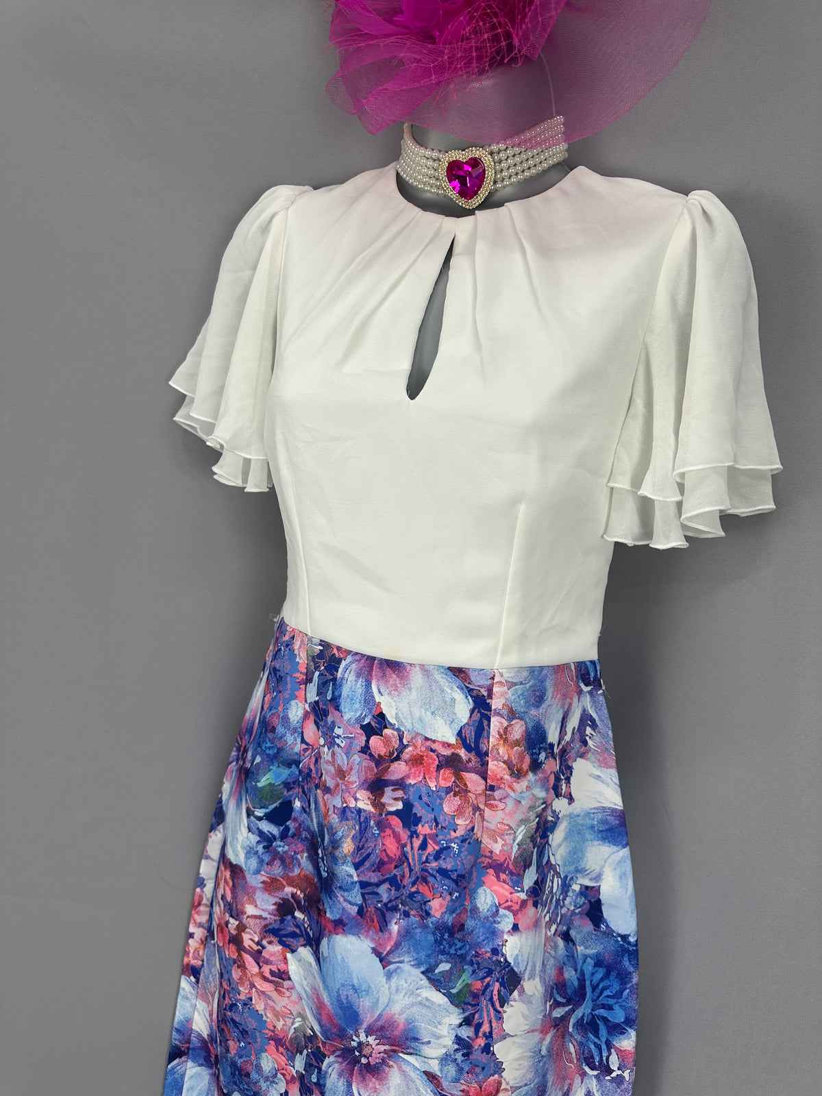 Stylish Paper dolls white multi floral print wedding knee length races  dress uk 8