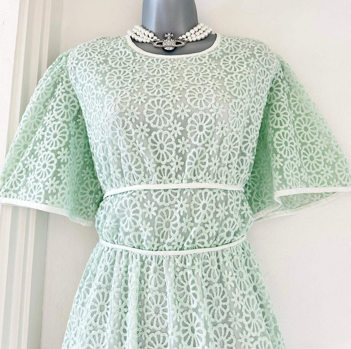 Bnwt labelrail x Olivia & Alice mint/white embroidery occasion long dress with back detail 14