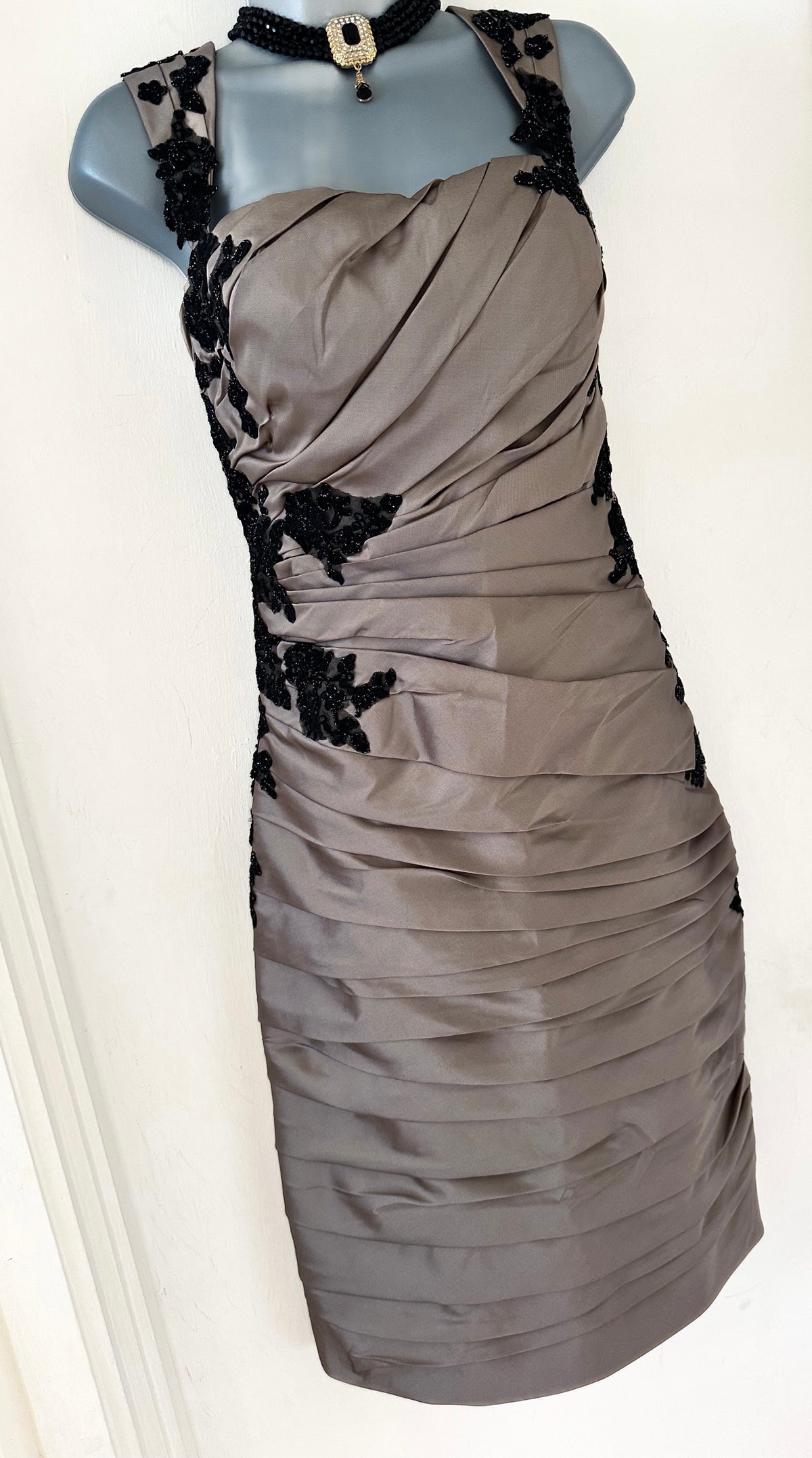 BNWT Irresistible cappuccino appliqué mother of the bride dress with sash  12