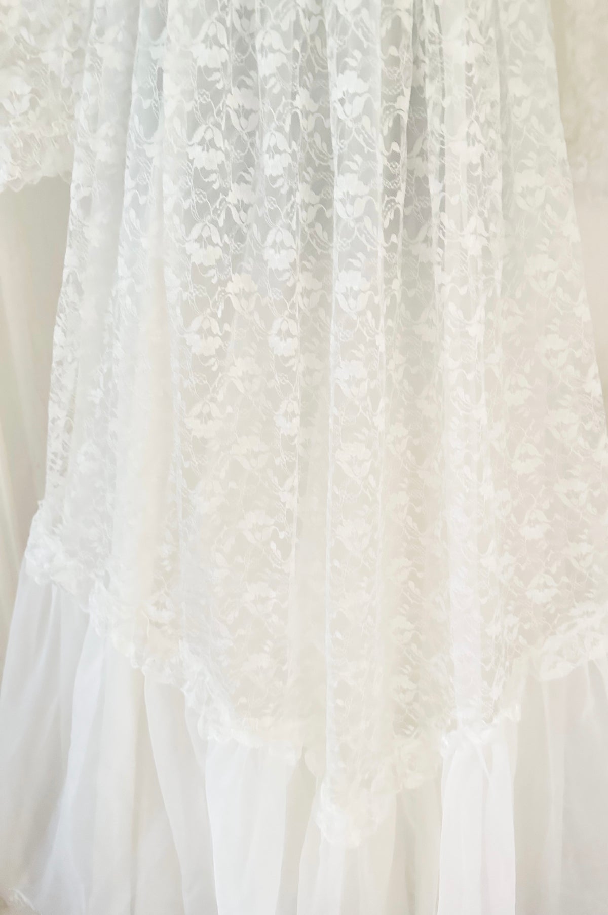 Vintage no label  approx 1980s white lace wedding long dress size 12