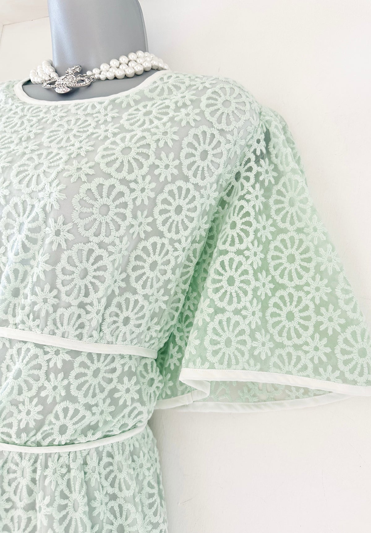 Bnwt labelrail x Olivia & Alice mint/white embroidery occasion long dress with back detail 14