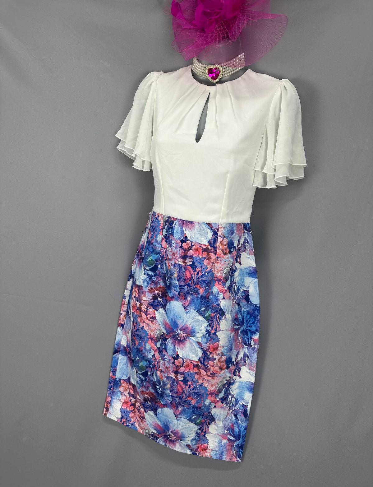 Stylish Paper dolls white multi floral print wedding knee length races  dress uk 8