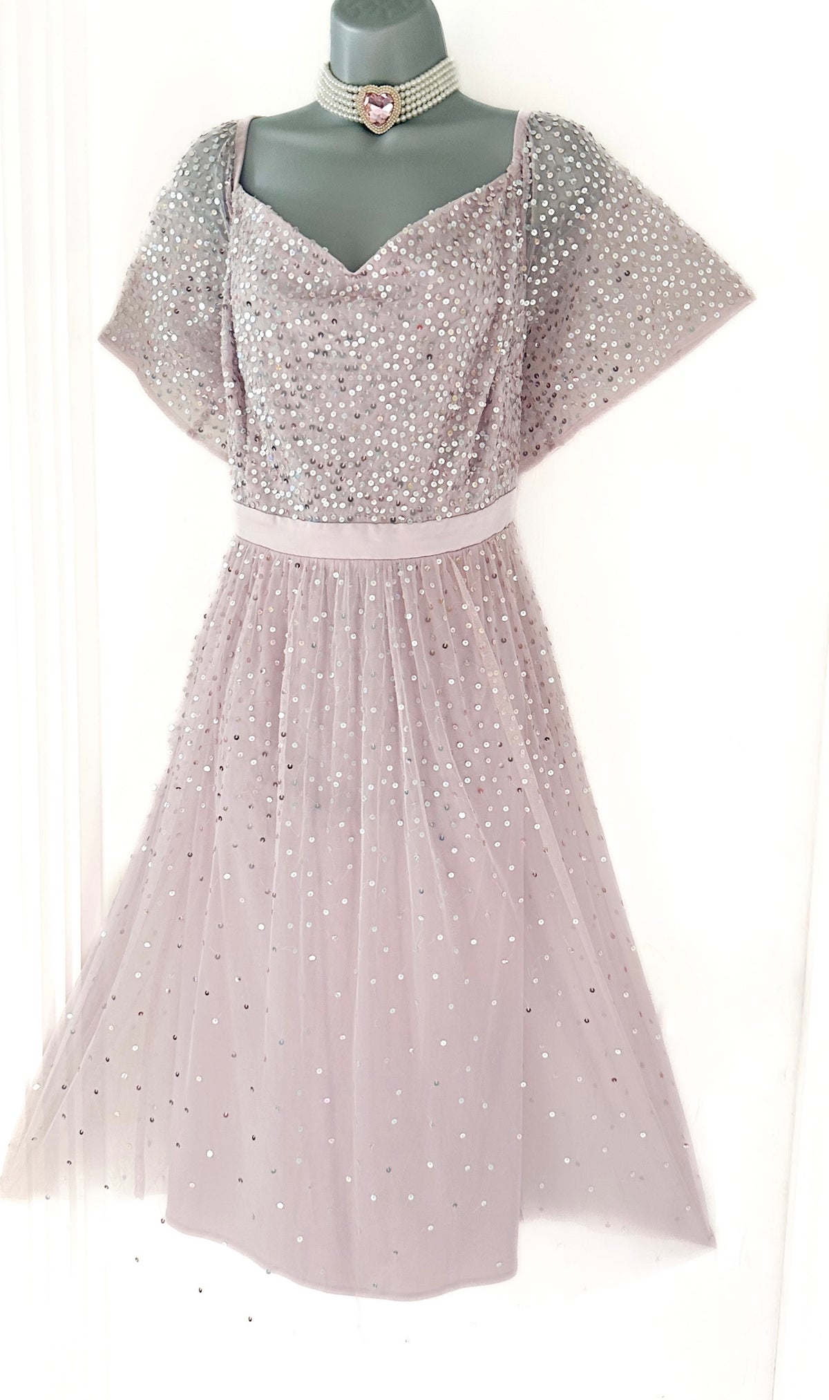BNWT Maya Deluxe curve light pink/lilac sequin occasion midi dress size 20
