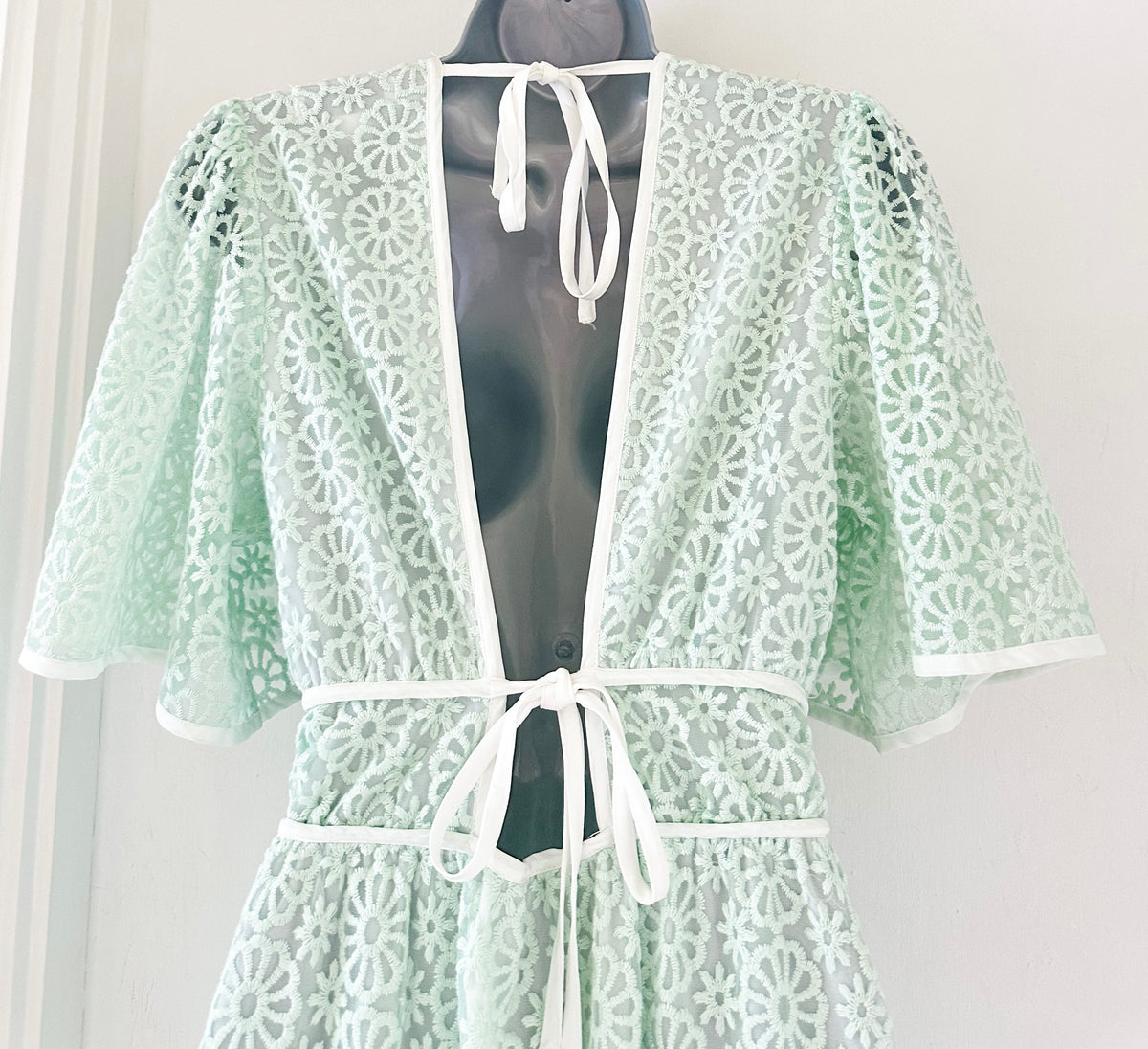 Bnwt labelrail x Olivia & Alice mint/white embroidery occasion long dress with back detail 14