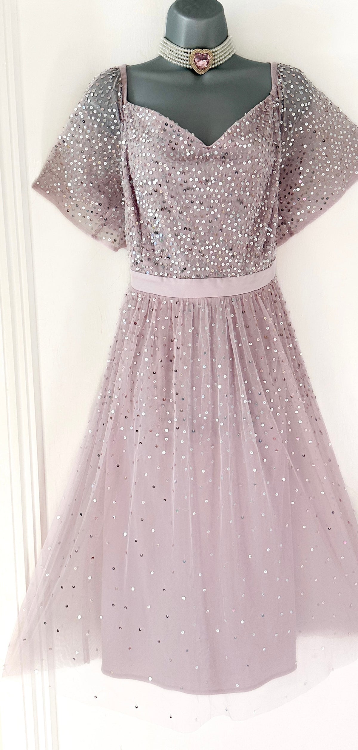 BNWT Maya Deluxe curve light pink/lilac sequin occasion midi dress size 20