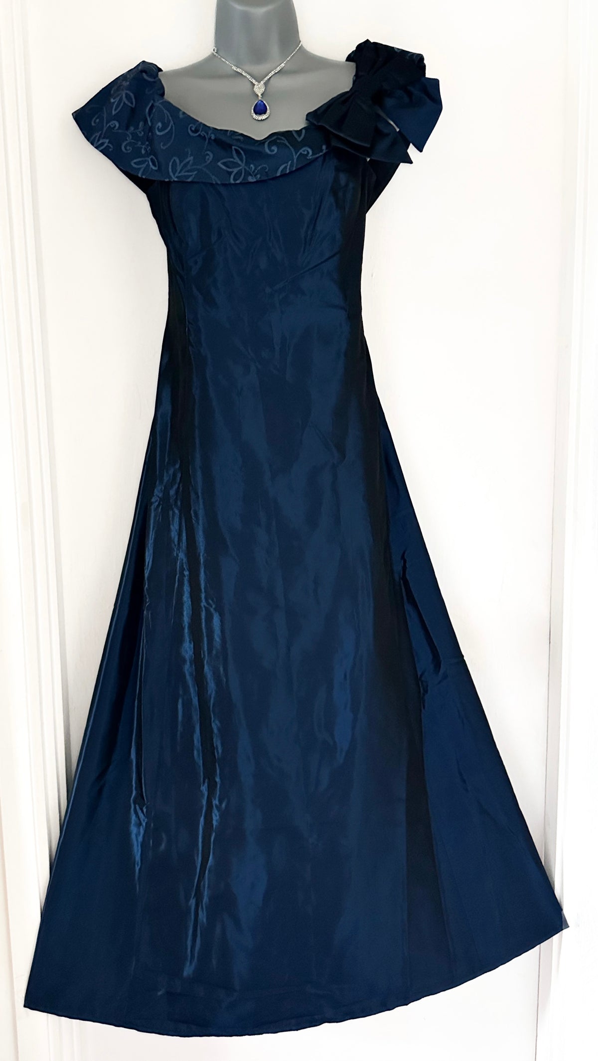 Chou Chou midnight blue embroidered/bow detail occasion long evening dress size 14