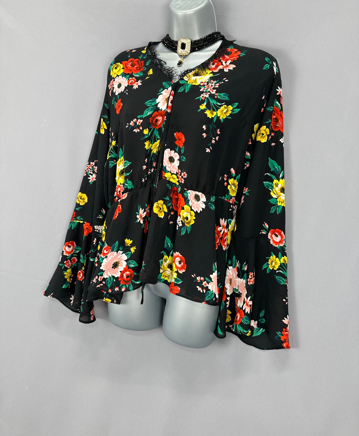 Stunning Very multi black printed floral v-neck flared sleeve boho  blouse top 18