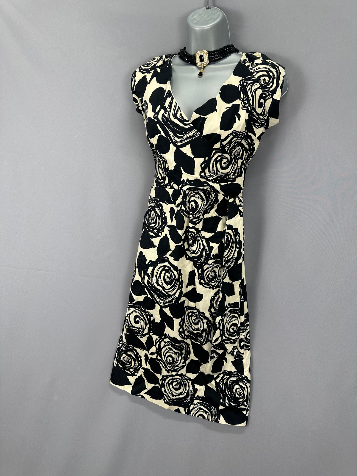 Ravishing So couture black& cream rose floral wedding races  knee length dress uk 12