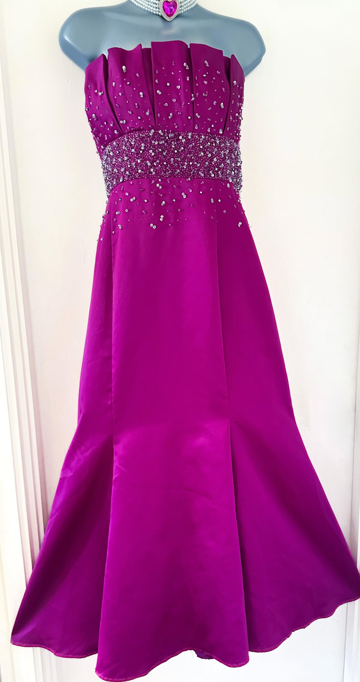 Betsy & Adam magenta embellished sleeveless prom/occasion/wedding long maxi dress size 16