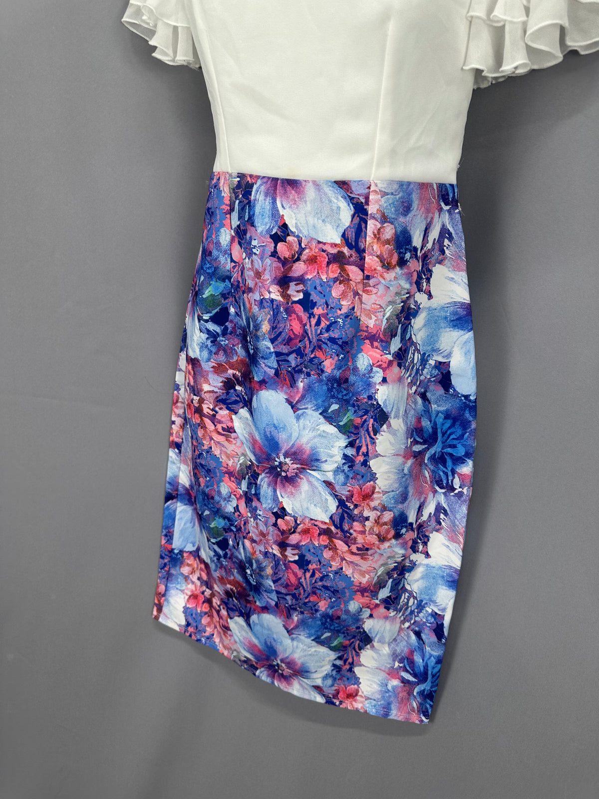 Stylish Paper dolls white multi floral print wedding knee length races  dress uk 8