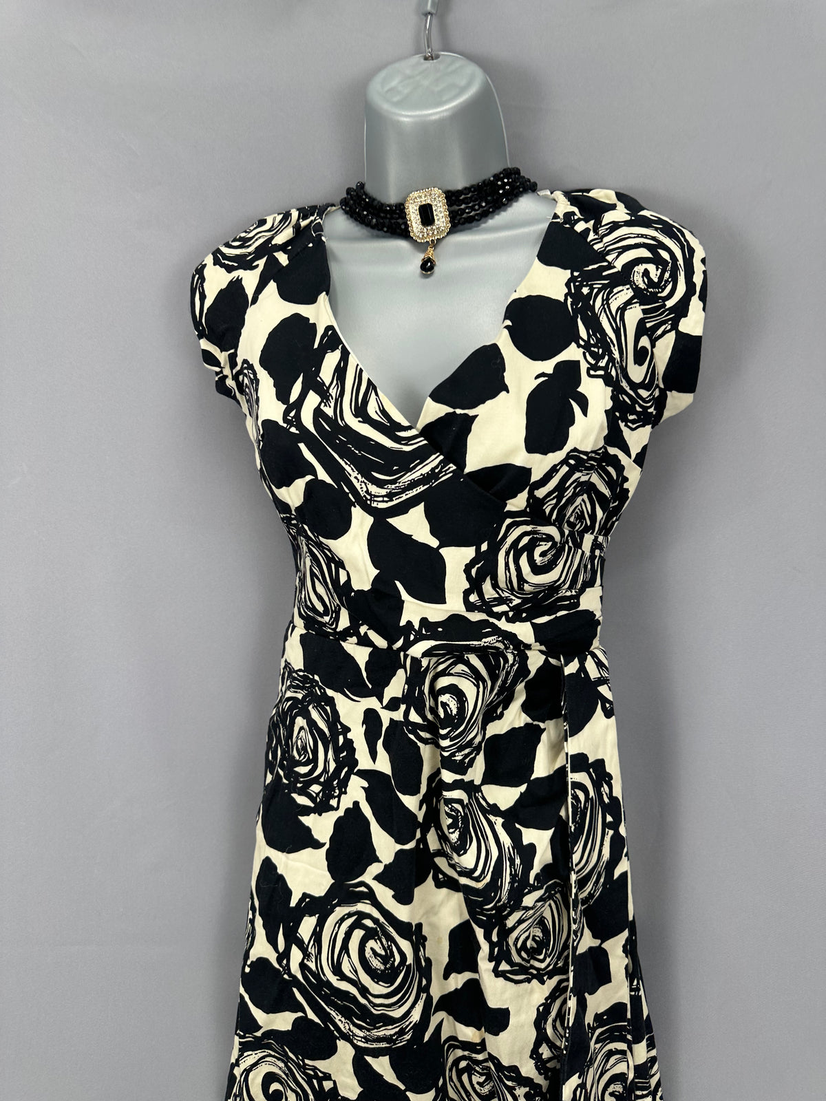 Ravishing So couture black& cream rose floral wedding races  knee length dress uk 12
