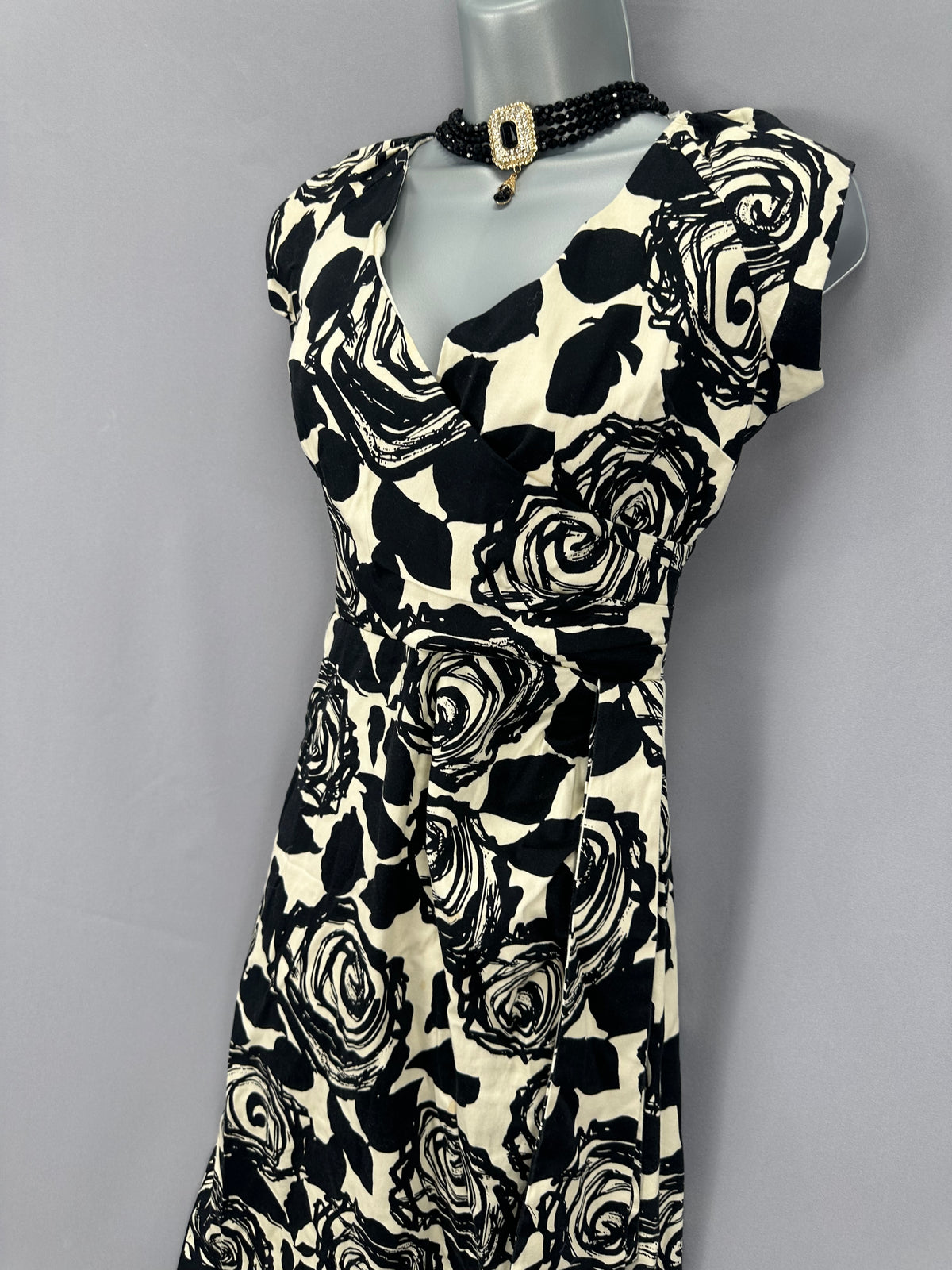 Ravishing So couture black& cream rose floral wedding races  knee length dress uk 12