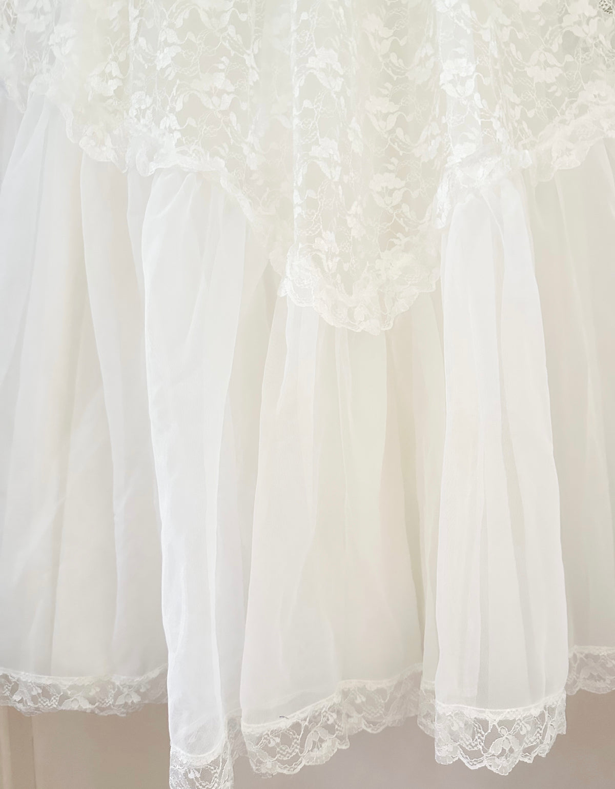 Vintage no label  approx 1980s white lace wedding long dress size 12