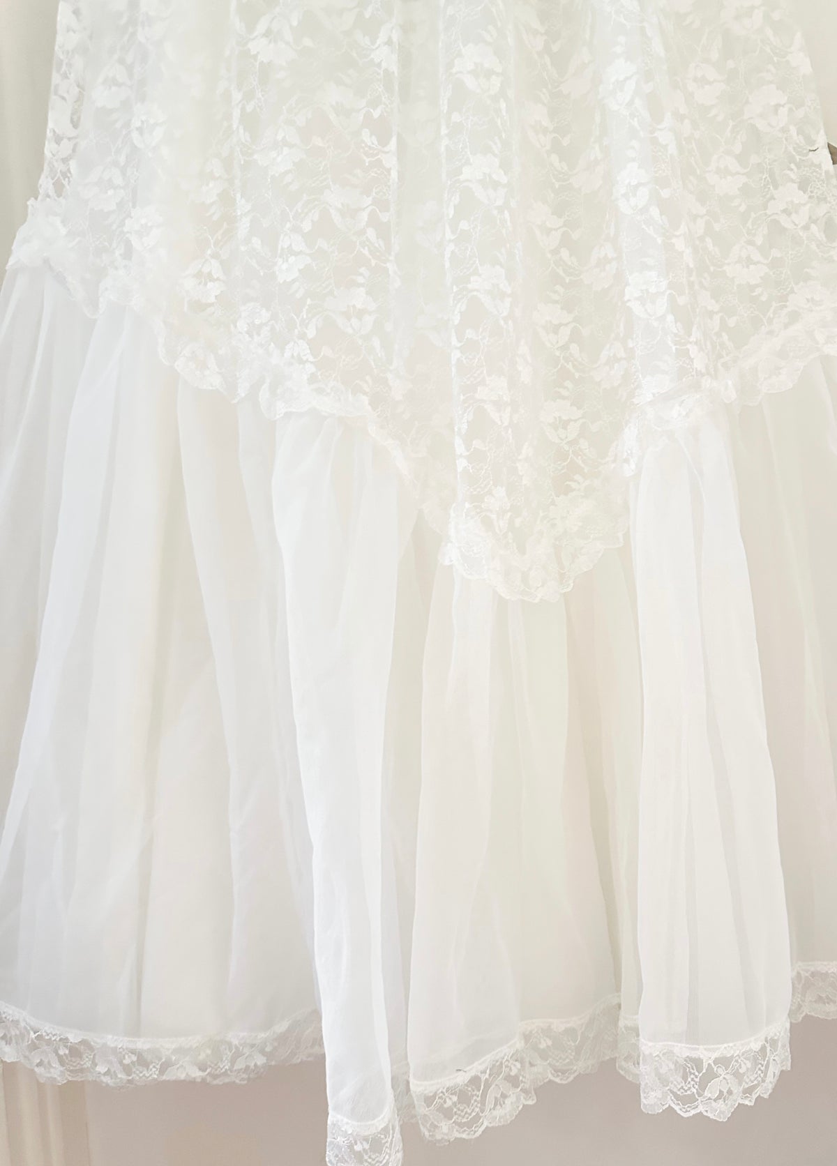 Vintage no label  approx 1980s white lace wedding long dress size 12