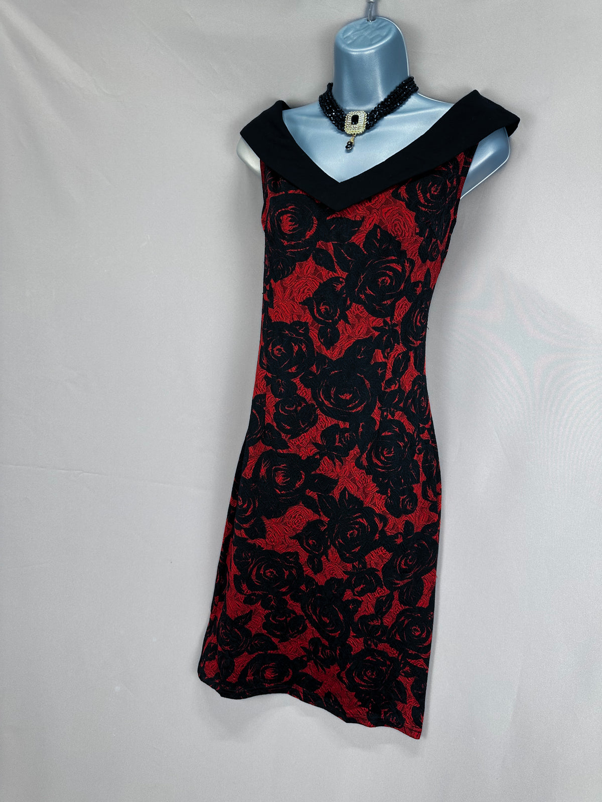 Stunning Homeyee red/black rose printed knee length party Christmas cocktail dress size 12