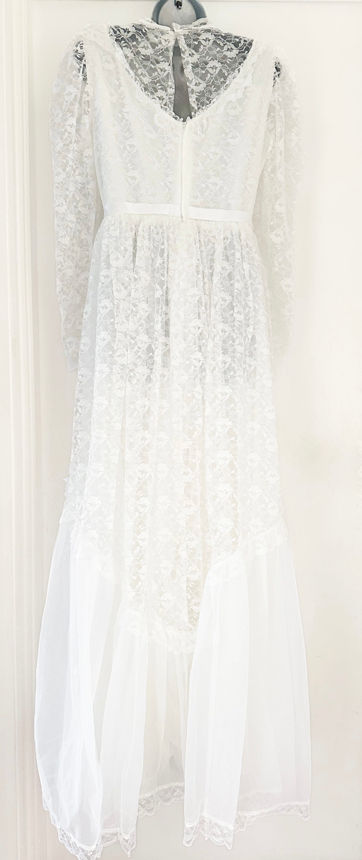 Vintage no label  approx 1980s white lace wedding long dress size 12